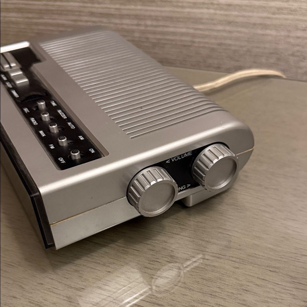 SCARCE RARE Telefunken EC 1000 Gray Clock Radio - Picture 4 of 6